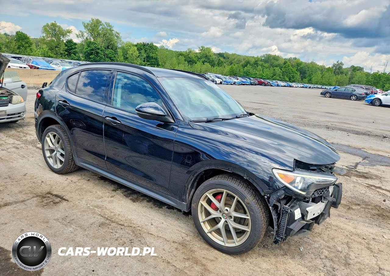 2018 Alfa Romeo Stelvio Sport VIN:ZASFAKPN2J7B93031 - 4