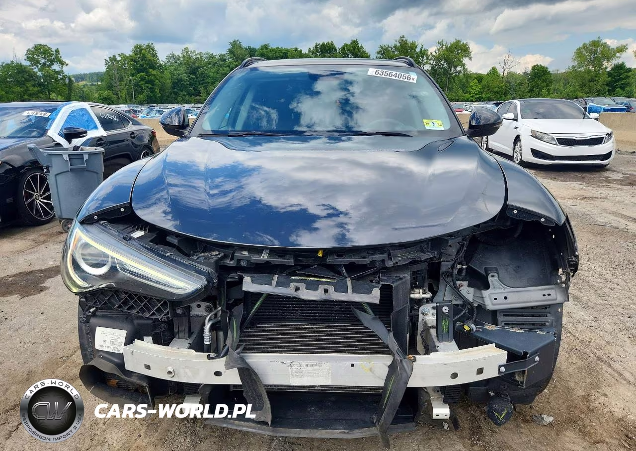 2018 Alfa Romeo Stelvio Sport VIN:ZASFAKPN2J7B93031 - 5