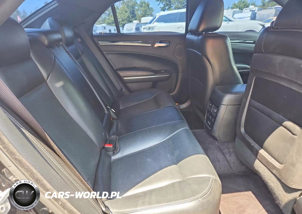 2017 Chrysler 300 S VIN:2C3CCABG7HH596854 - 10