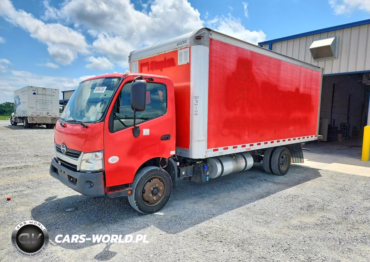 2017 Hino 195 Box Truck