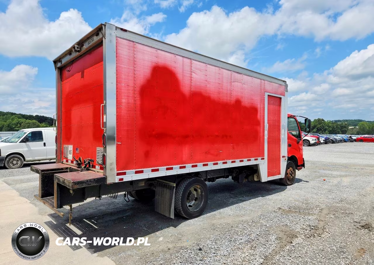 2017 Hino 195 Box Truck VIN:JHHSDM2H2HK005737 - 3