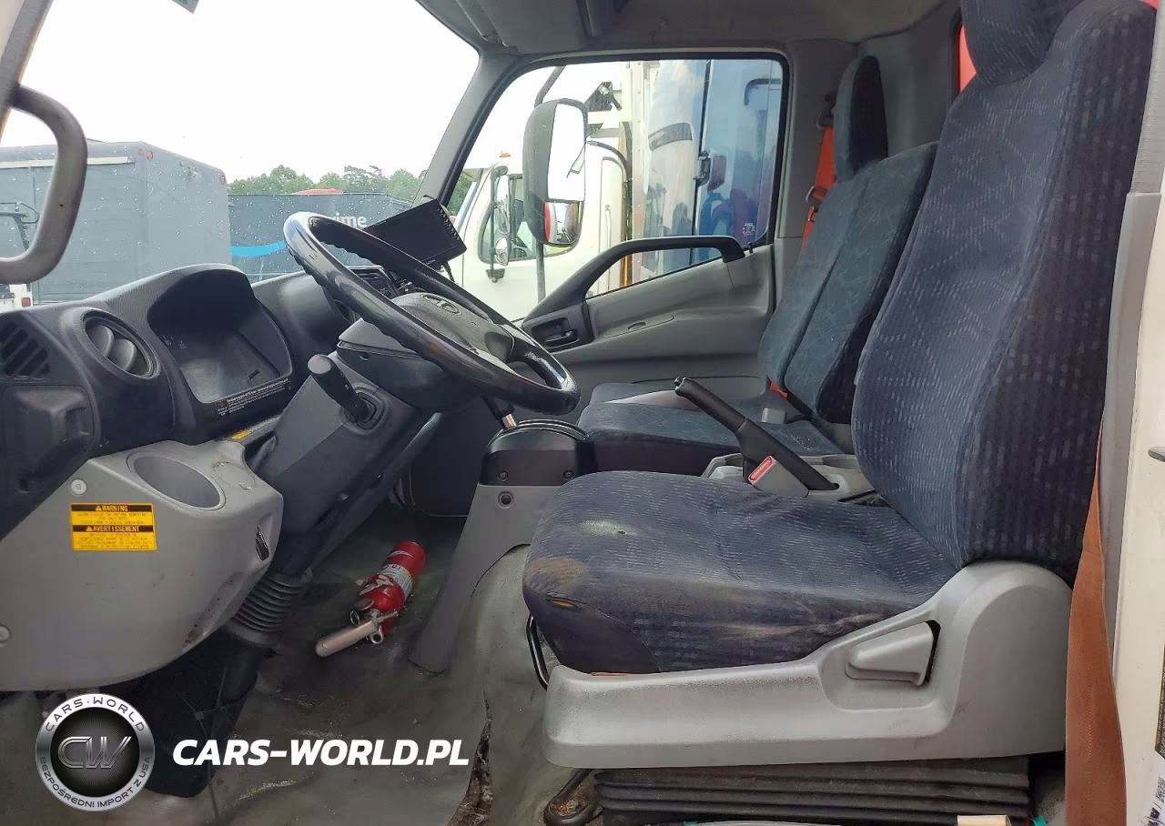 2017 Hino 195 Box Truck VIN:JHHSDM2H2HK005737 - 7