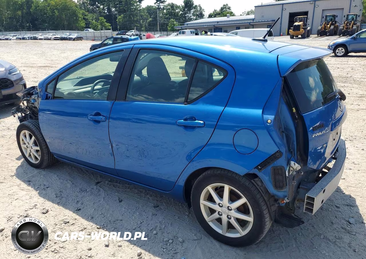2014 Toyota Prius C Three VIN:JTDKDTB31E1083879 - 2