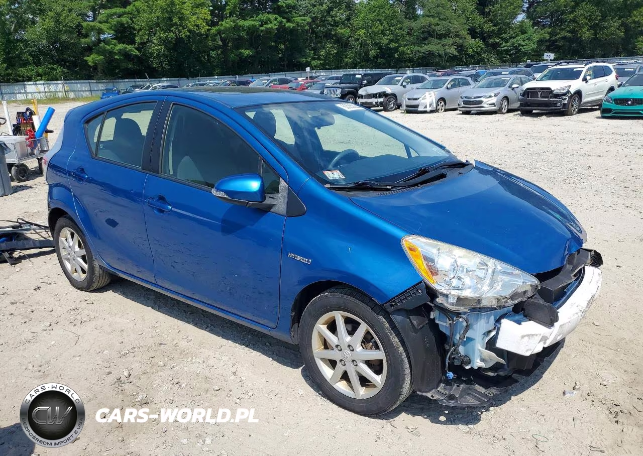 2014 Toyota Prius C Three VIN:JTDKDTB31E1083879 - 4