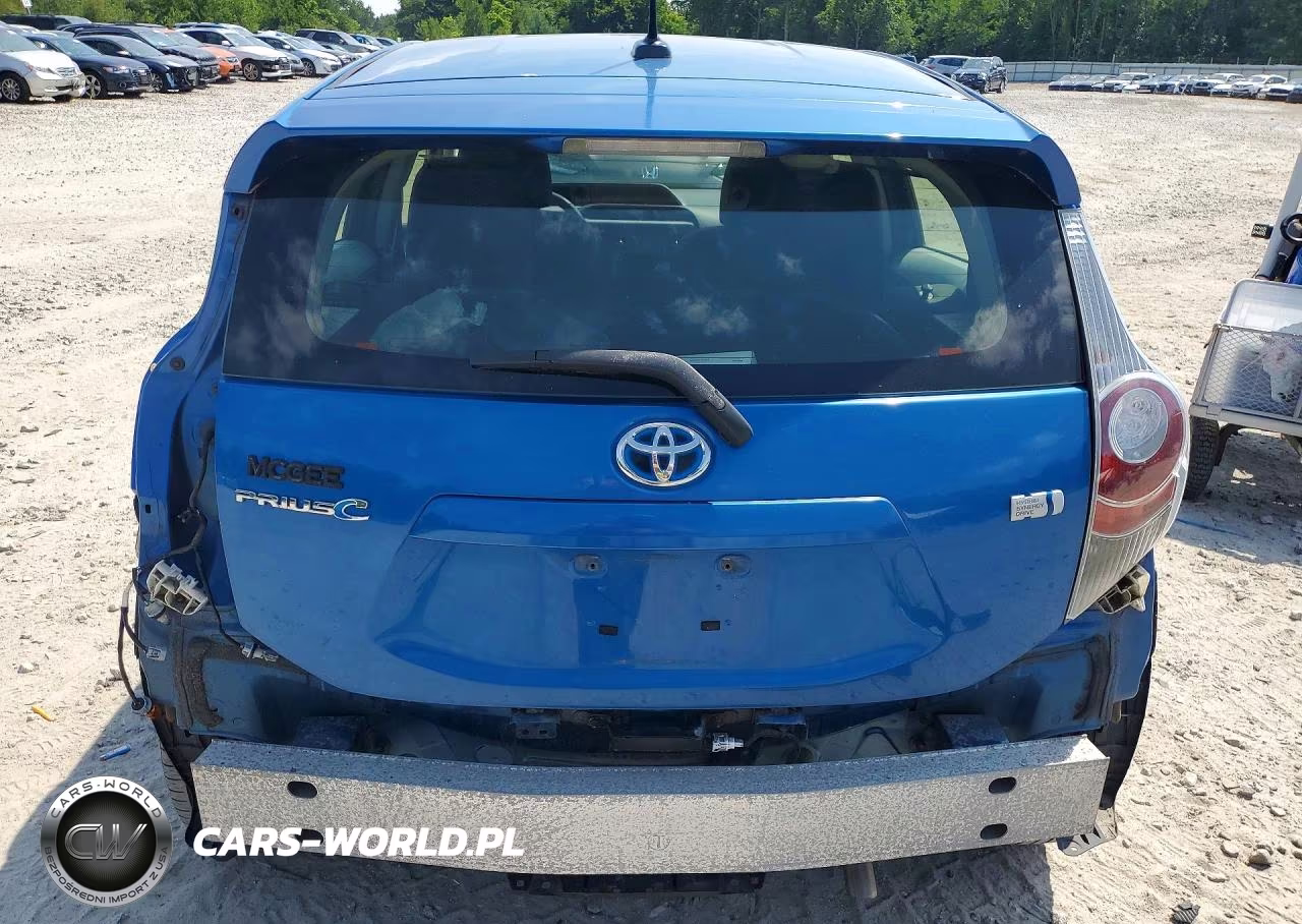 2014 Toyota Prius C Three VIN:JTDKDTB31E1083879 - 6