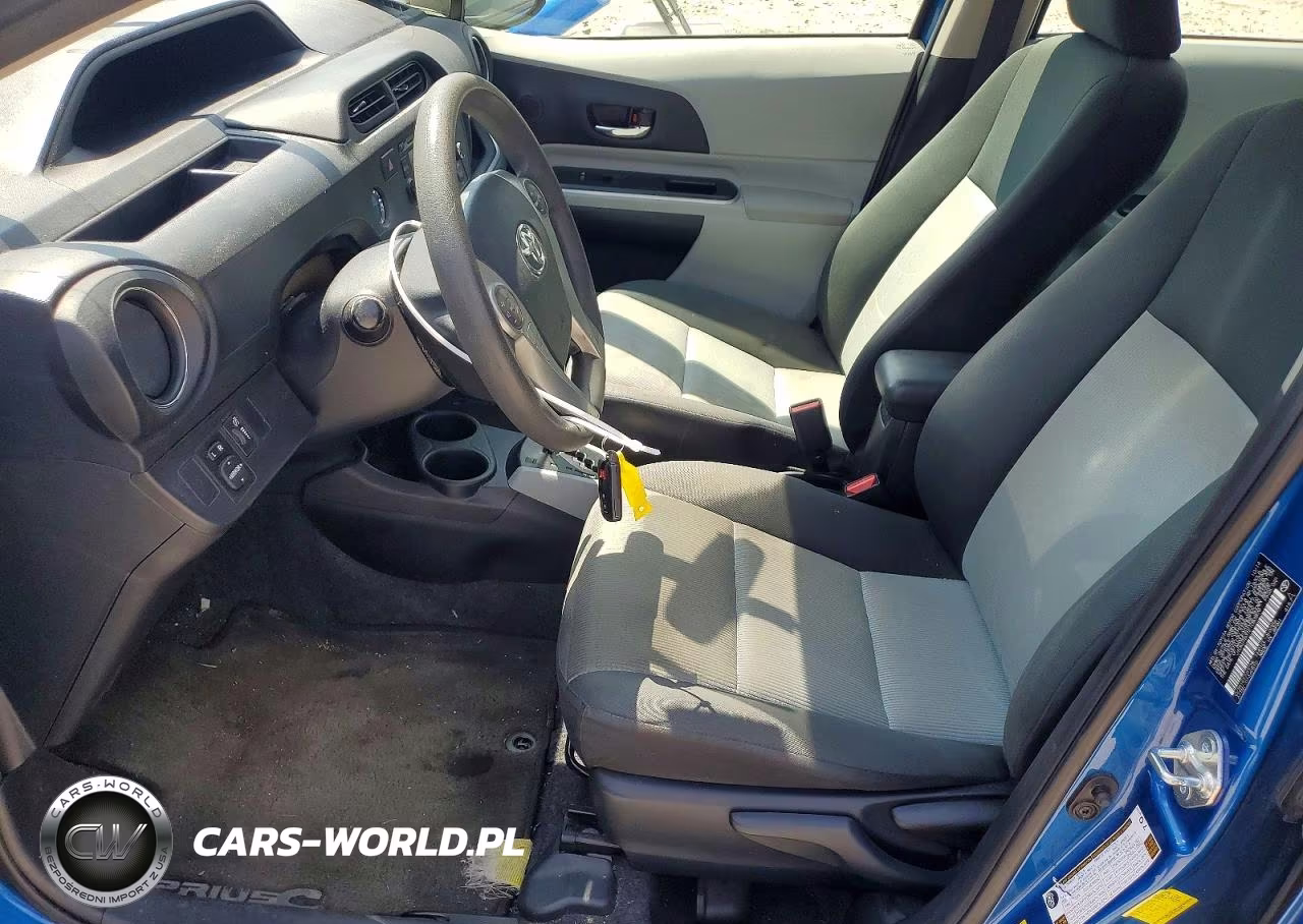 2014 Toyota Prius C Three VIN:JTDKDTB31E1083879 - 7