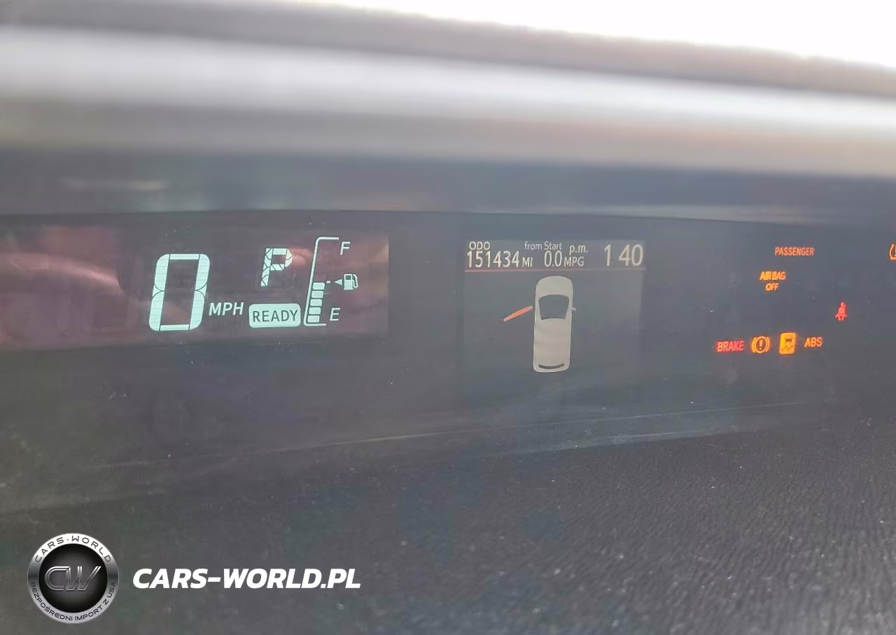 2014 Toyota Prius C Three VIN:JTDKDTB31E1083879 - 9