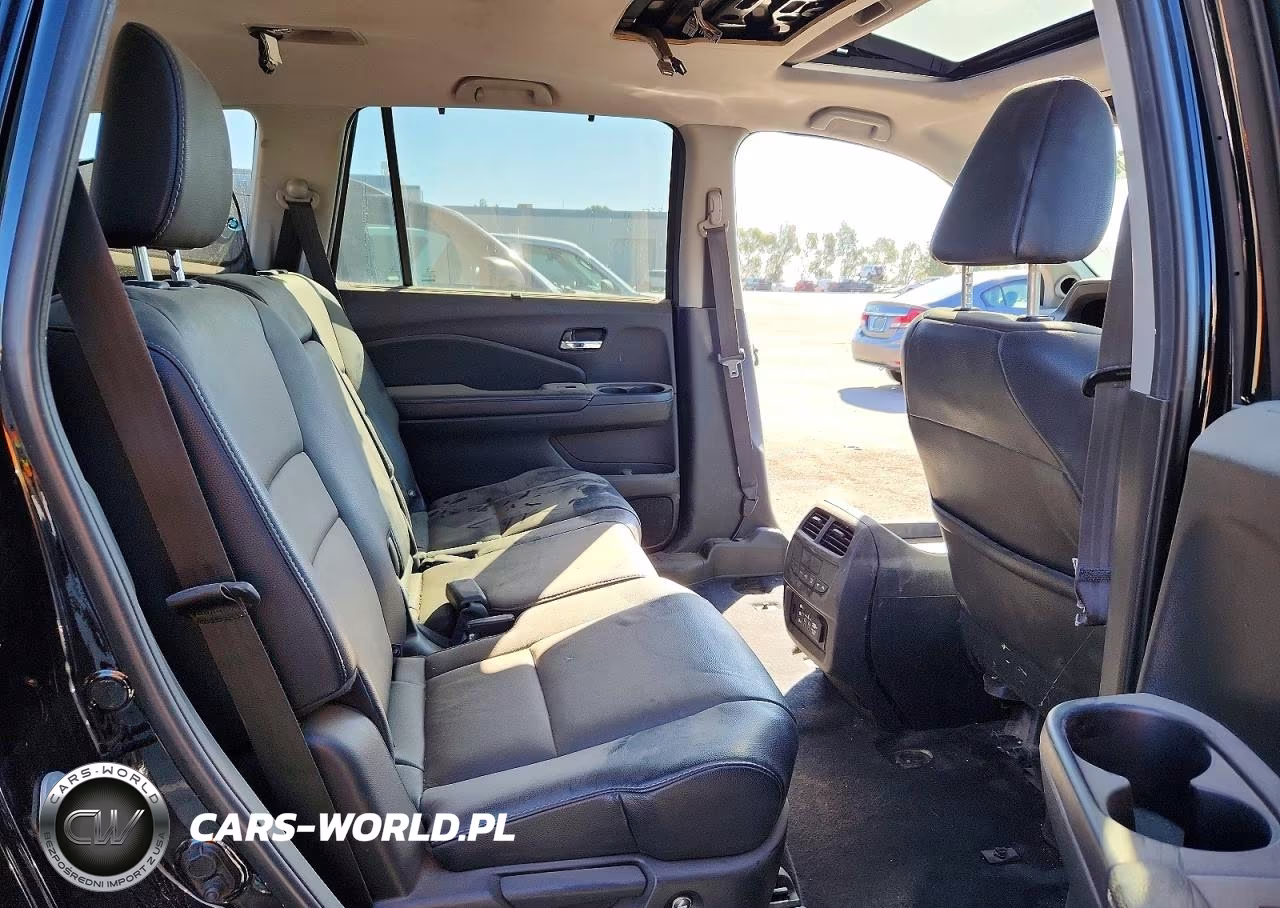 2018 Honda Pilot Touring VIN:5FNYF6H93JB044987 - 10