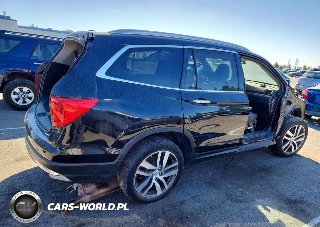2018 Honda Pilot Touring VIN:5FNYF6H93JB044987 - 3