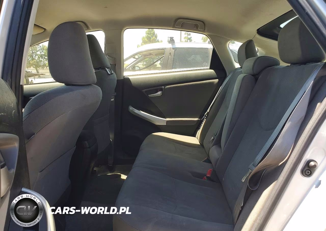 2015 Toyota Prius Two VIN:JTDKN3DU2F0475103 - 10