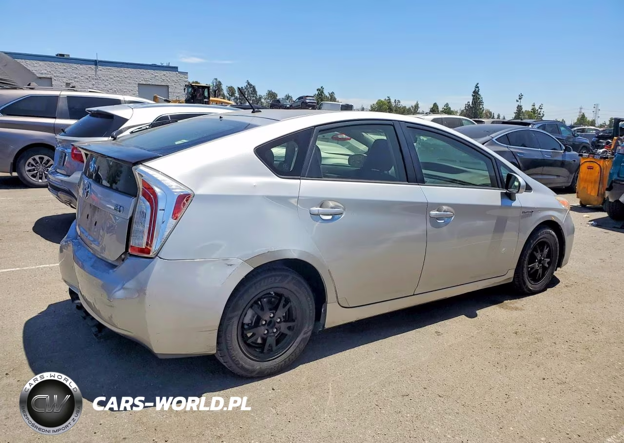 2015 Toyota Prius Two VIN:JTDKN3DU2F0475103 - 3