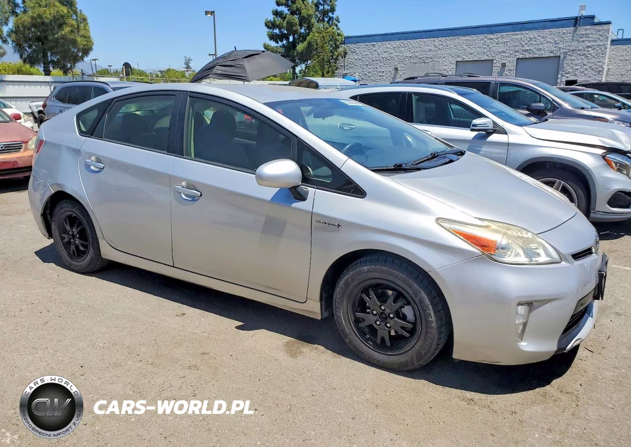 2015 Toyota Prius Two VIN:JTDKN3DU2F0475103 - 4