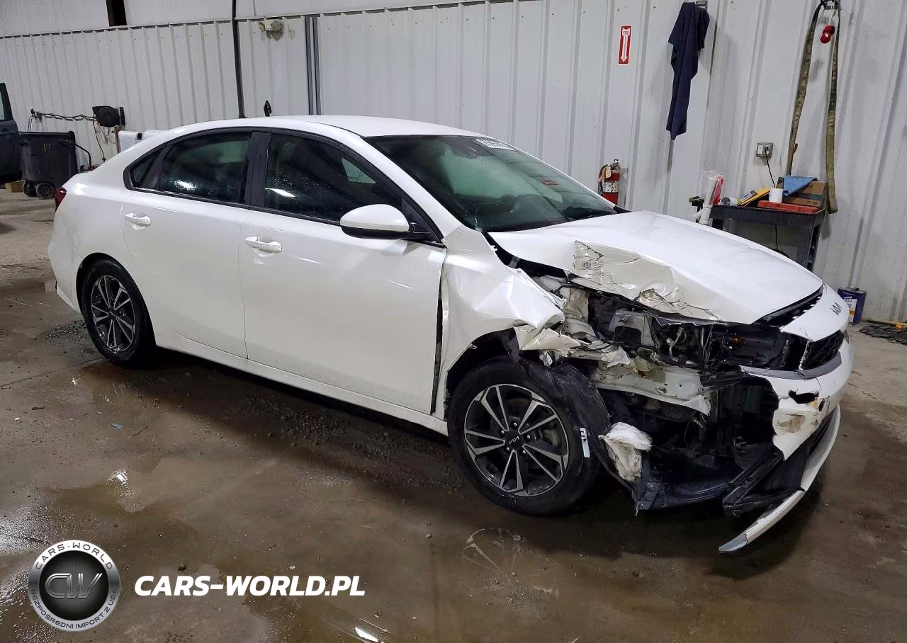 2024 Kia Forte Lxs VIN:3KPF24ADXRE835573 - 4