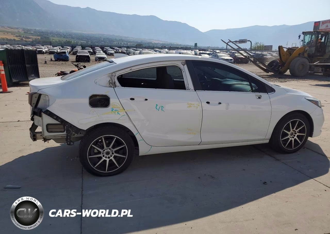 2017 Chevrolet Cruze Lt VIN:1G1BE5SM0H7228552 - 3