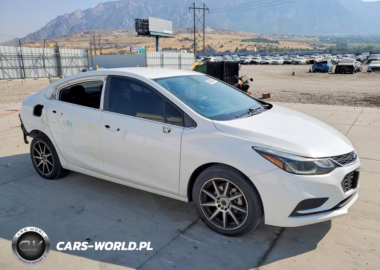 2017 Chevrolet Cruze Lt VIN:1G1BE5SM0H7228552 - 4