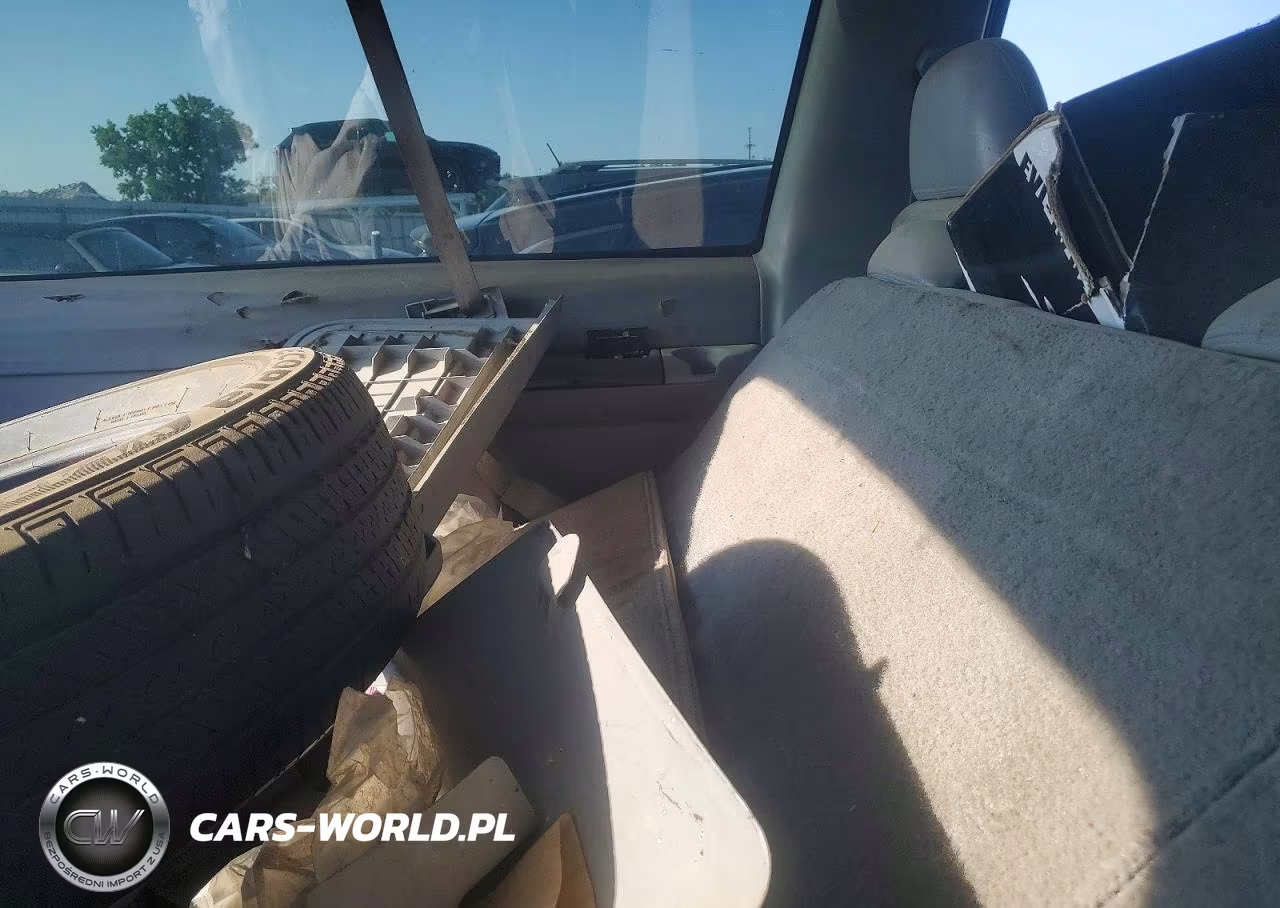 1995 Chevrolet Tahoe K1500 VIN:3GNEK18K4SG109868 - 11
