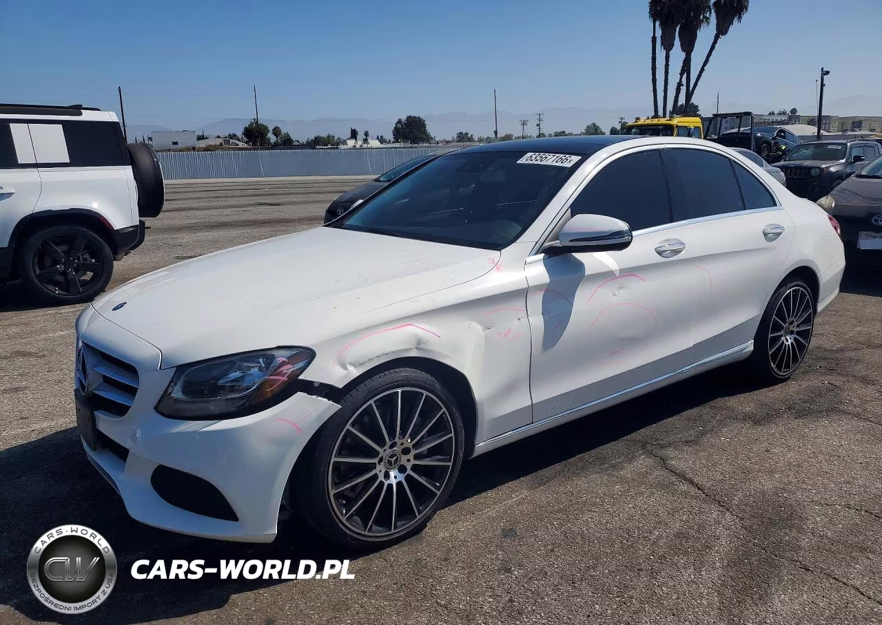 2016 Mercedes-Benz C 300 – zdjęcie 1 z 12