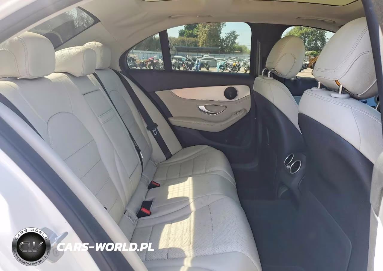 2016 Mercedes-Benz C 300 VIN:55SWF4JBXGU140714 - 10