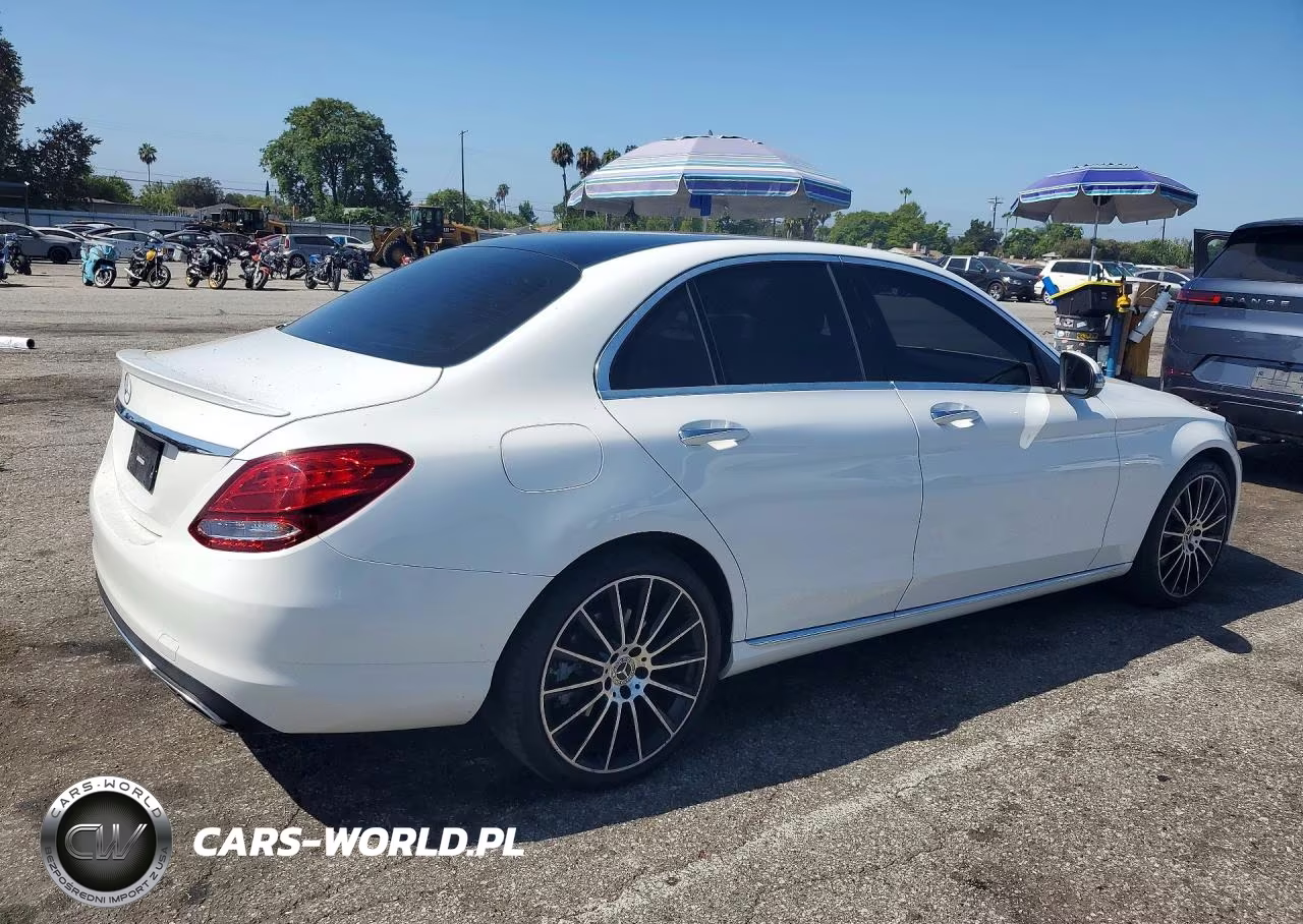 2016 Mercedes-Benz C 300 VIN:55SWF4JBXGU140714 - 3