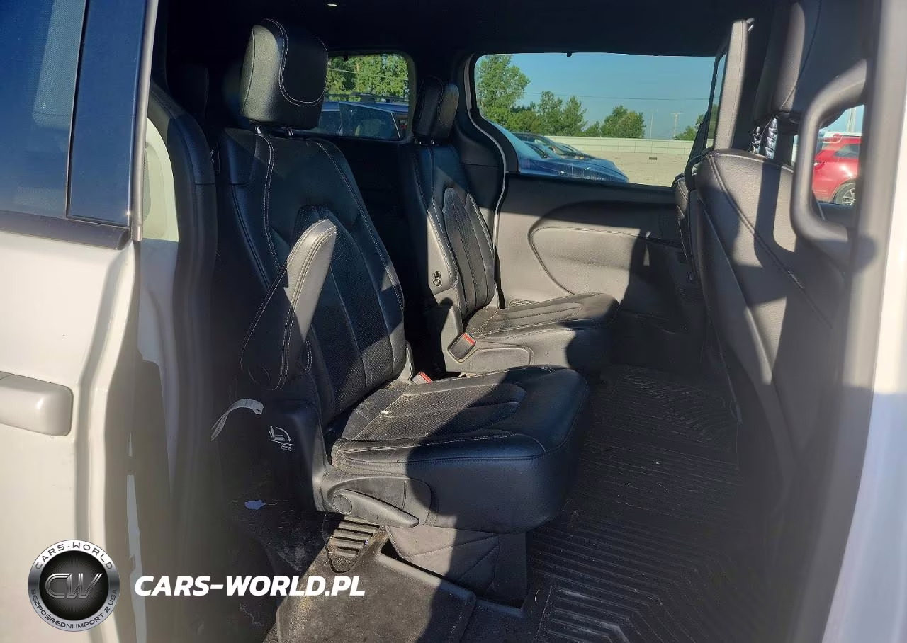 2018 Chrysler Pacifica Touring L Plus VIN:2C4RC1EG8JR332544 - 11