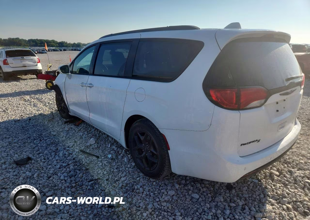 2018 Chrysler Pacifica Touring L Plus VIN:2C4RC1EG8JR332544 - 2
