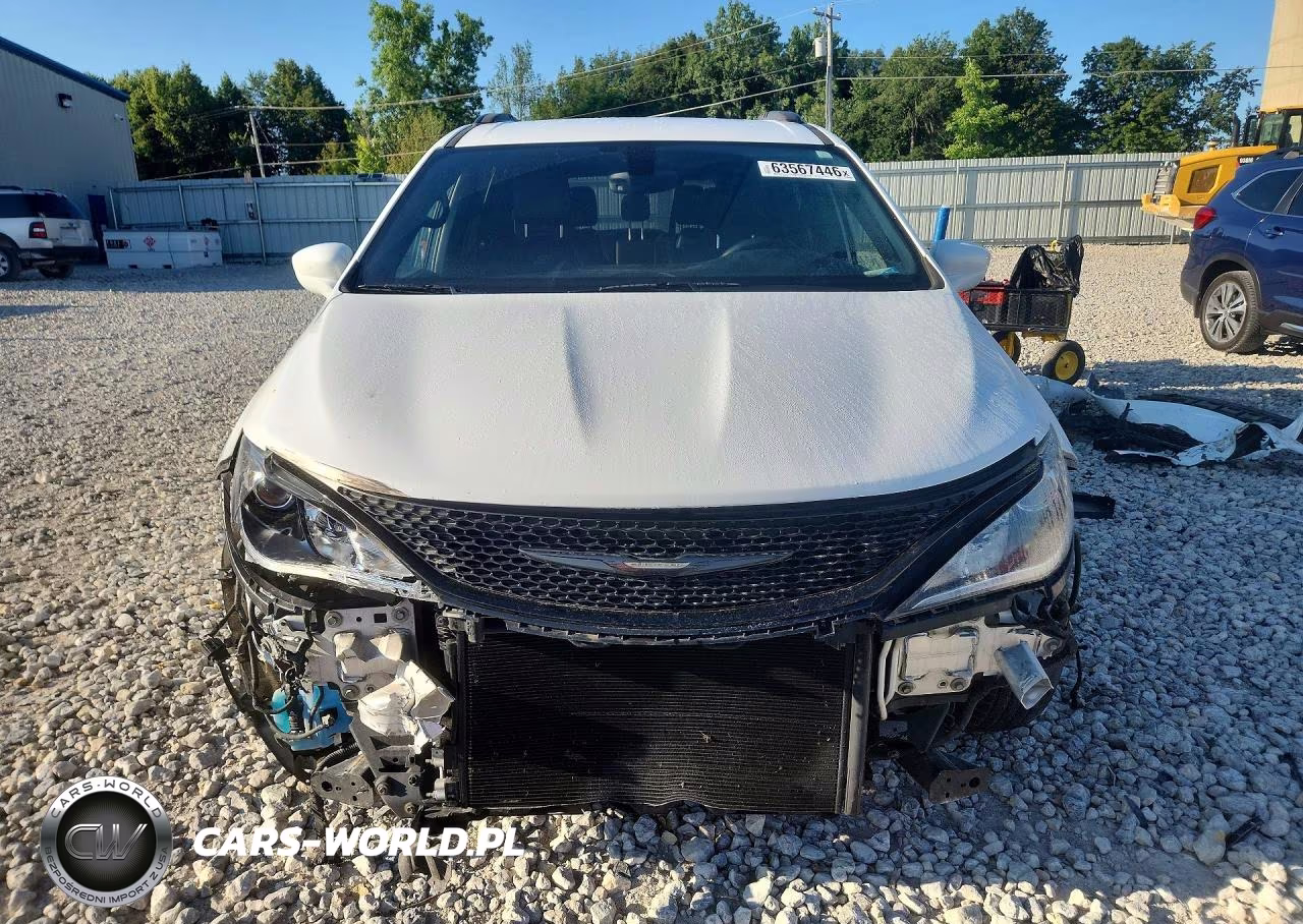 2018 Chrysler Pacifica Touring L Plus VIN:2C4RC1EG8JR332544 - 5
