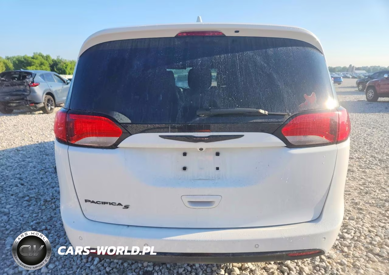 2018 Chrysler Pacifica Touring L Plus VIN:2C4RC1EG8JR332544 - 6