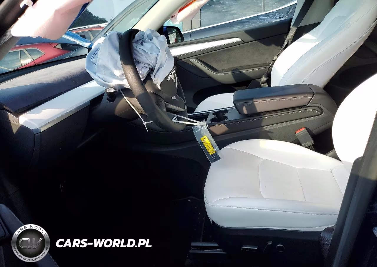 2024 Tesla Model Y VIN:7SAYGAEEXRF202774 - 7