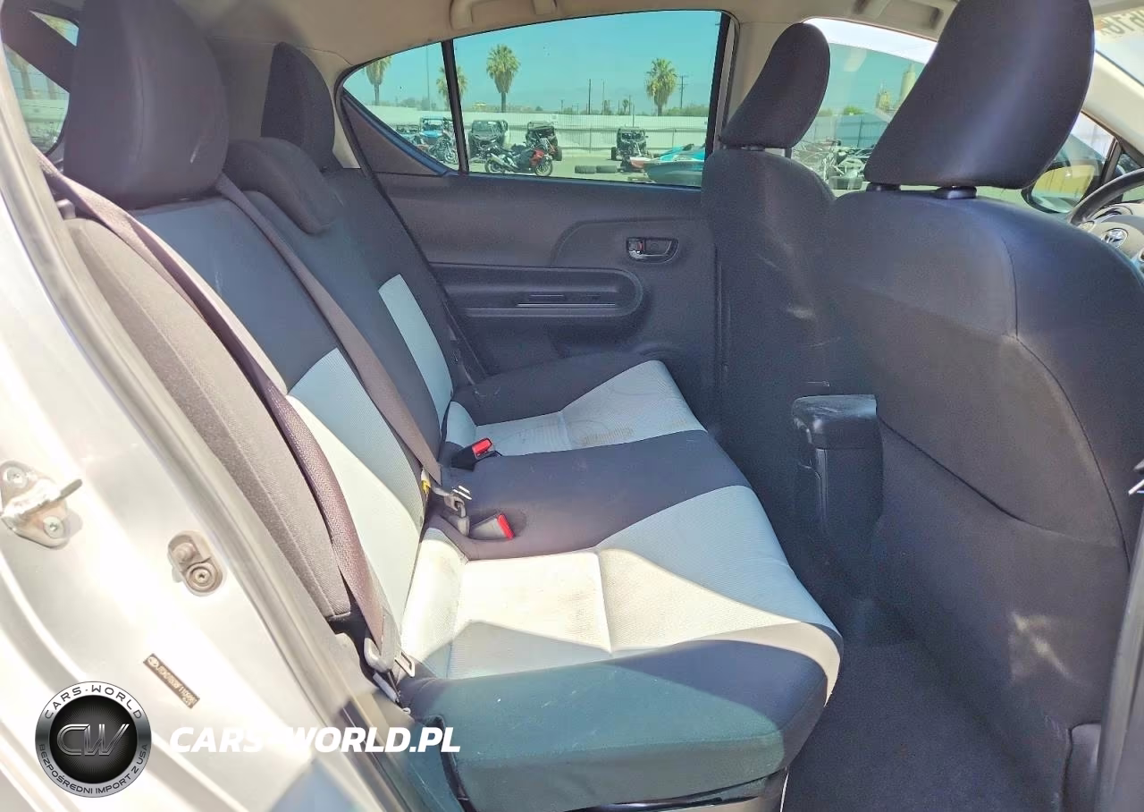 2015 Toyota Prius C Two VIN:JTDKDTB38F1109881 - 10