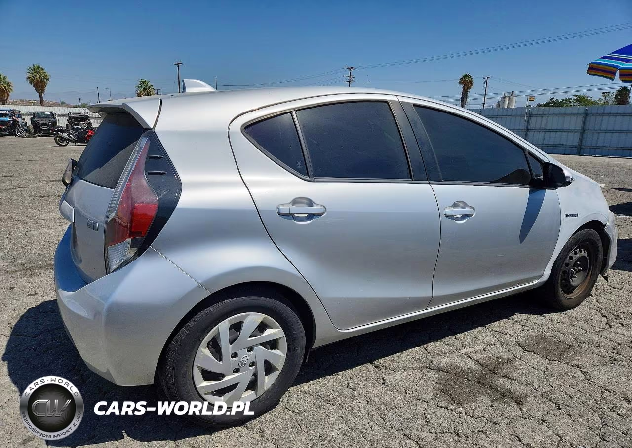 2015 Toyota Prius C Two VIN:JTDKDTB38F1109881 - 3