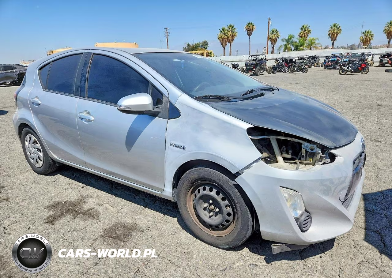 2015 Toyota Prius C Two VIN:JTDKDTB38F1109881 - 4