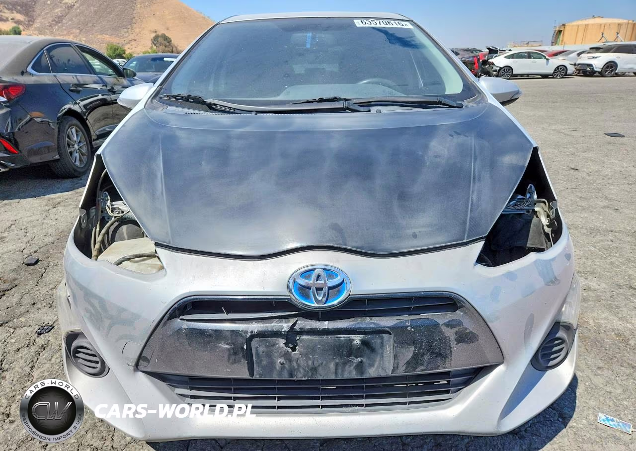 2015 Toyota Prius C Two VIN:JTDKDTB38F1109881 - 5