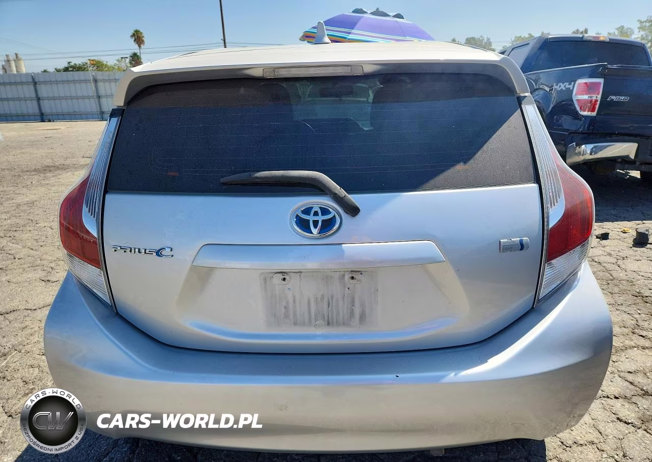 2015 Toyota Prius C Two VIN:JTDKDTB38F1109881 - 6