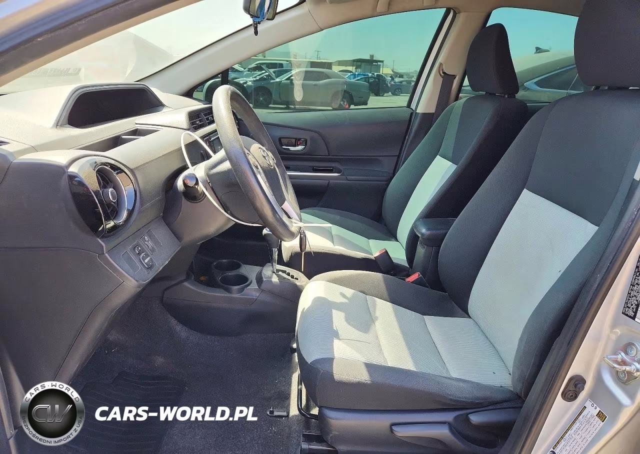 2015 Toyota Prius C Two VIN:JTDKDTB38F1109881 - 7