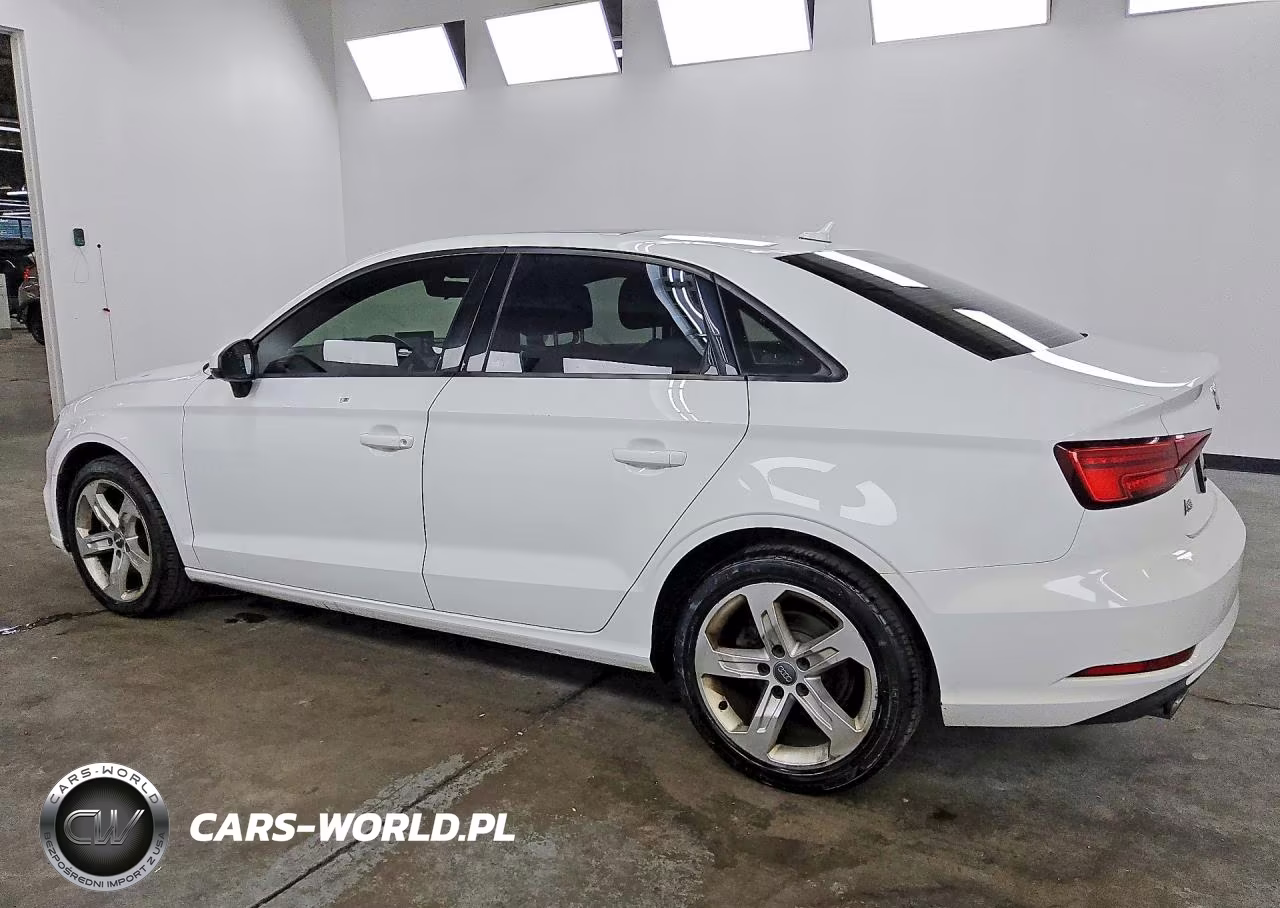 2018 Audi A3 Premium VIN:WAUB8GFF3J1000900 - 2