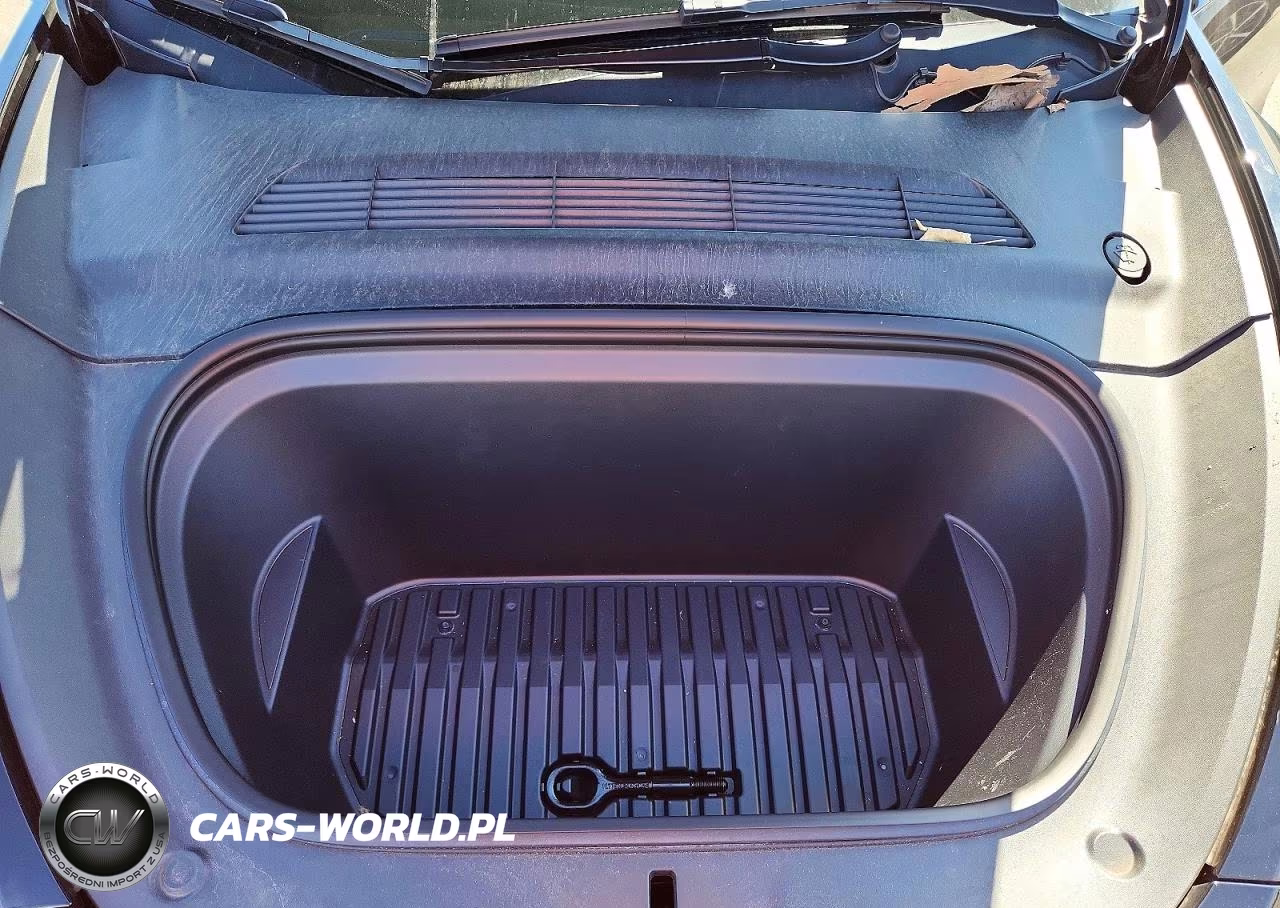 2022 Tesla Model Y VIN:7SAYGDEE2NA007518 - 11