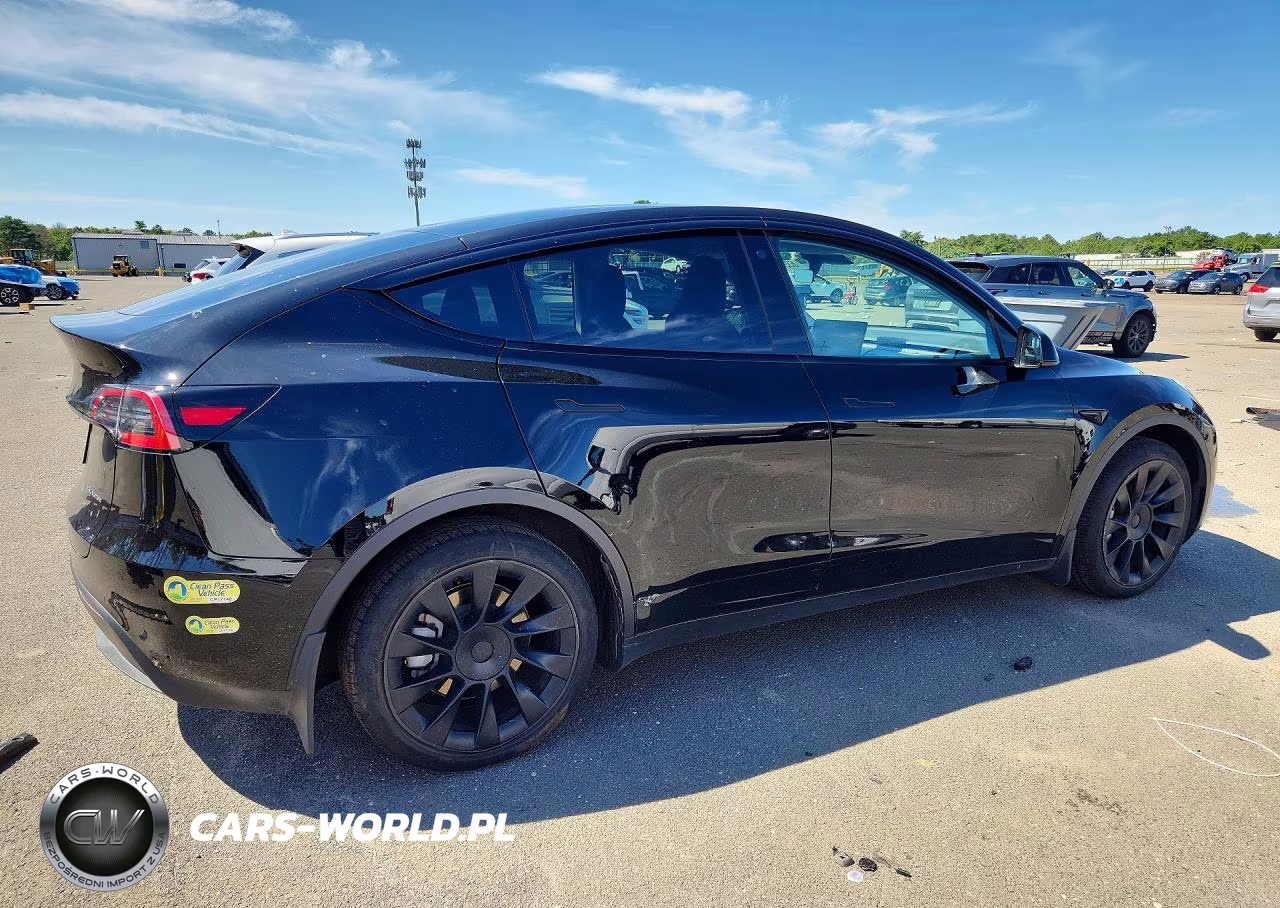 2022 Tesla Model Y VIN:7SAYGDEE2NA007518 - 3