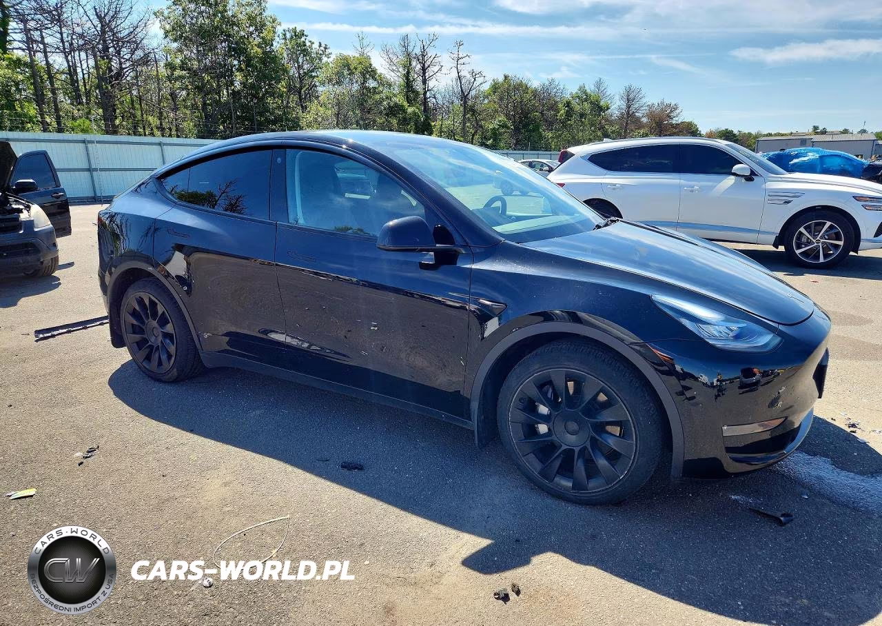 2022 Tesla Model Y VIN:7SAYGDEE2NA007518 - 4