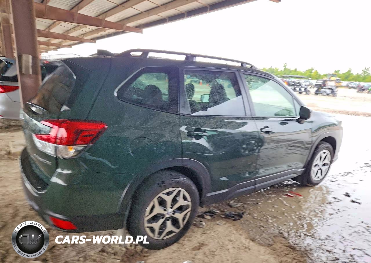 2022 Subaru Forester Premium VIN:JF2SKAEC8NH467902 - 3