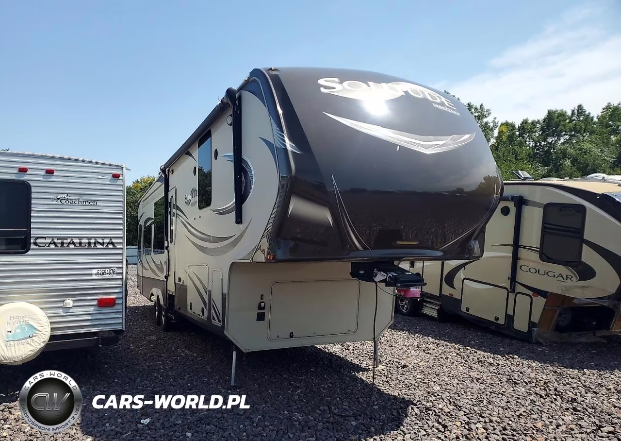 2016 Grand Design Solitude Camper – zdjęcie 1 z 10