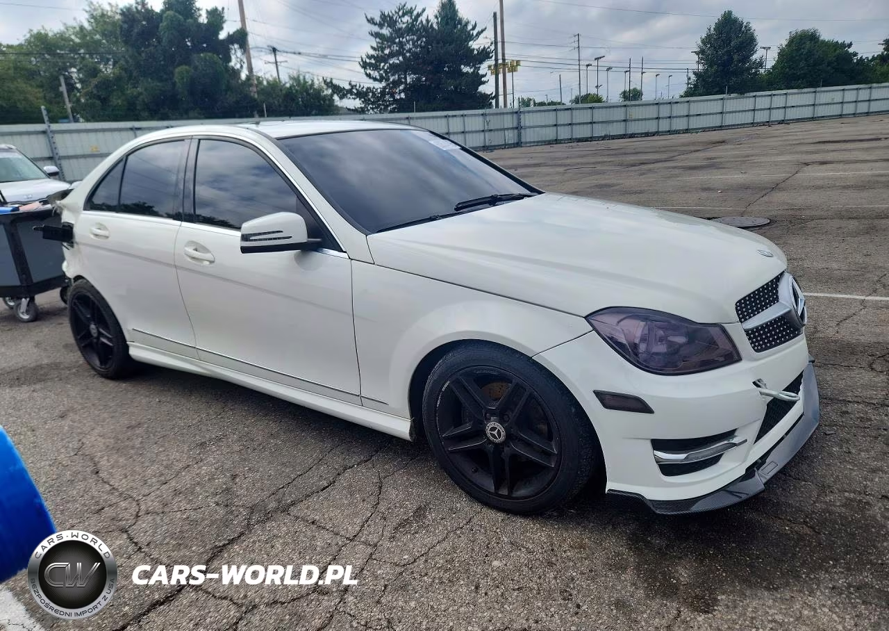 2012 Mercedes-Benz C 300 4Matic VIN:WDDGF8BB2CR191128 - 4