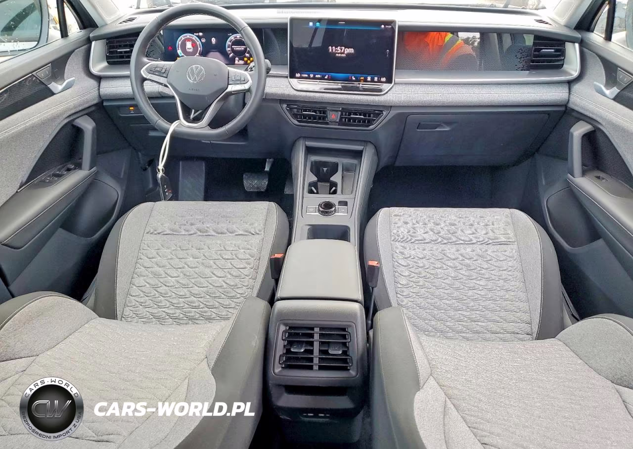 2026 Volkswagen Tiguan VIN:3VVCR7RM0TM017028 - 8