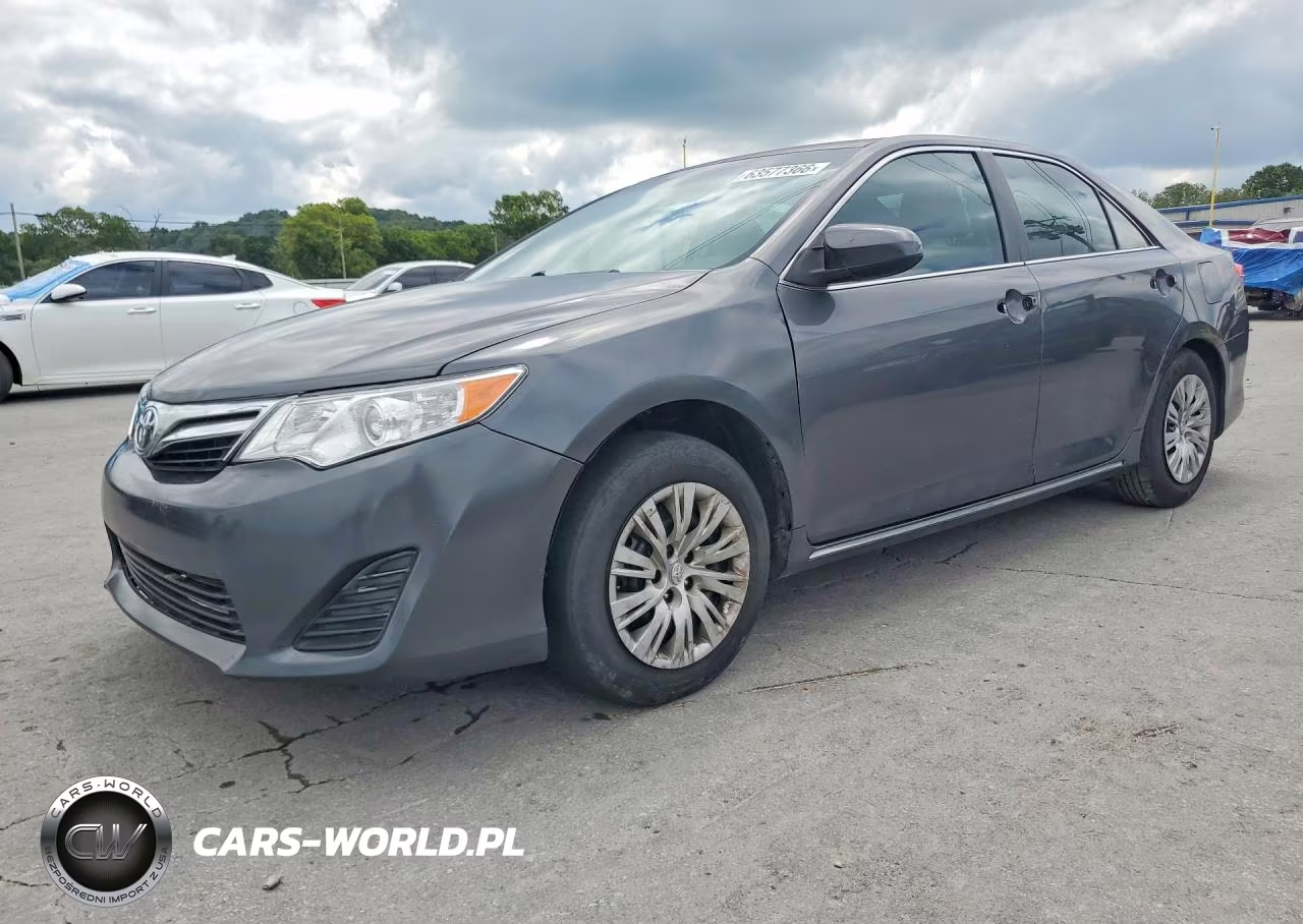 2013 Toyota Camry Le – zdjęcie 1 z 12