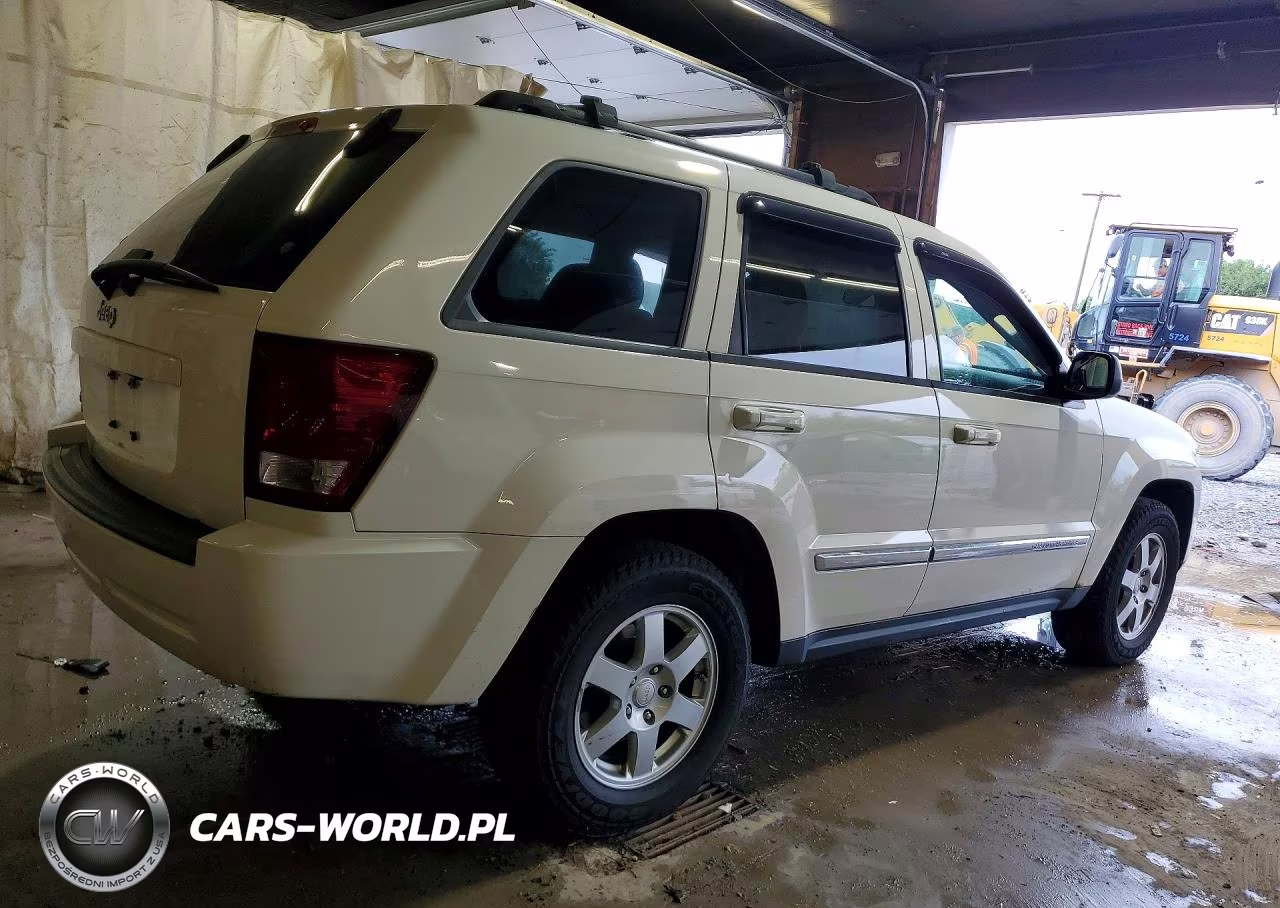 2010 Jeep Grand Cherokee Laredo VIN:1J4PR4GK3AC111087 - 3