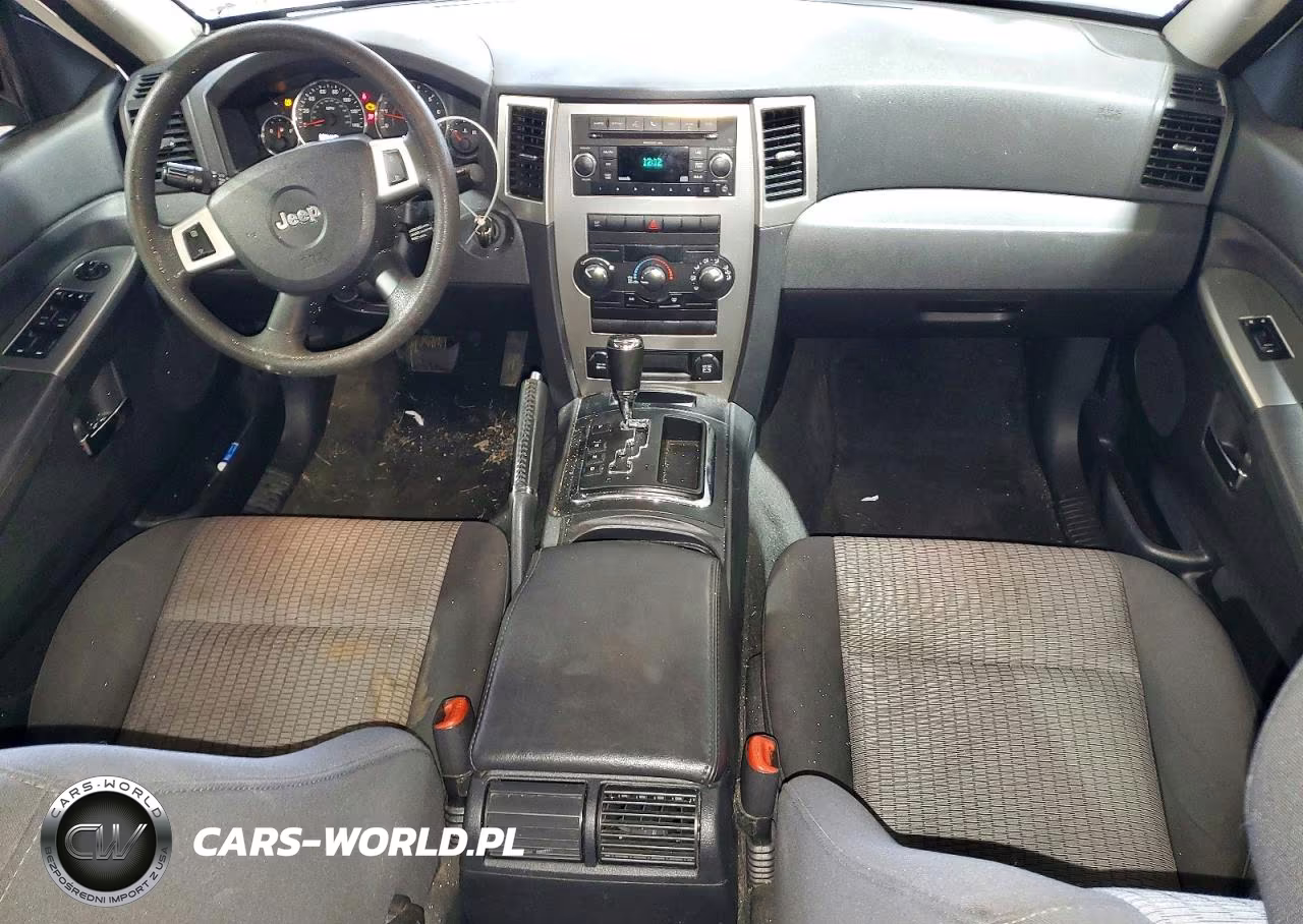 2010 Jeep Grand Cherokee Laredo VIN:1J4PR4GK3AC111087 - 8