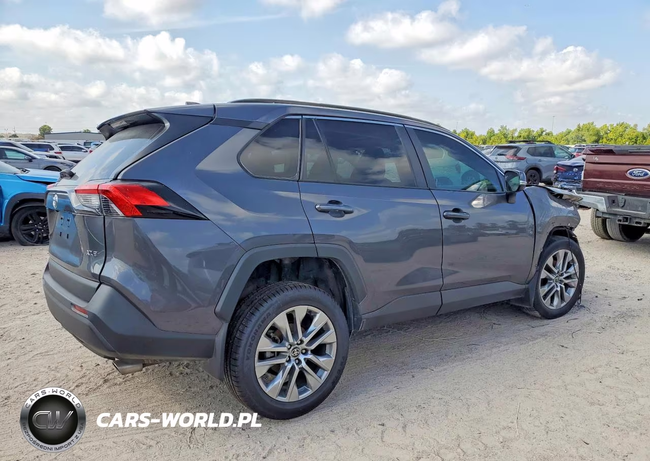 2023 Toyota Rav4 Xle Premium VIN:2T3C1RFV7PW254053 - 3