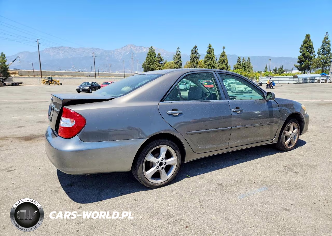 2004 Toyota Camry Le VIN:4T1BE32K44U927815 - 3