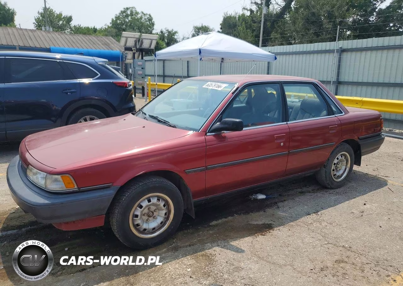 1990 Toyota Camry Deluxe – zdjęcie 1 z 12