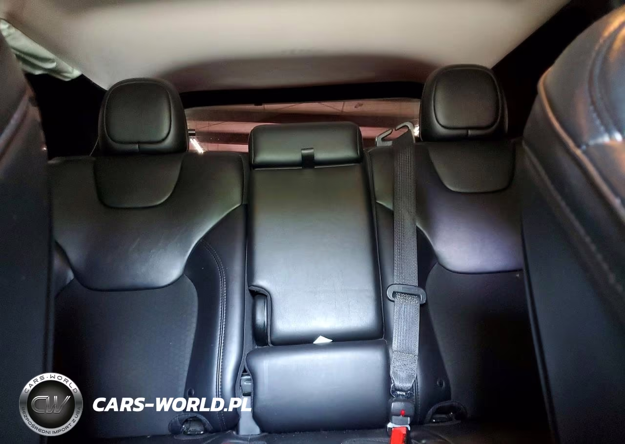 2019 Jeep Cherokee Latitude Plus VIN:1C4PJMLN8KD453417 - 10