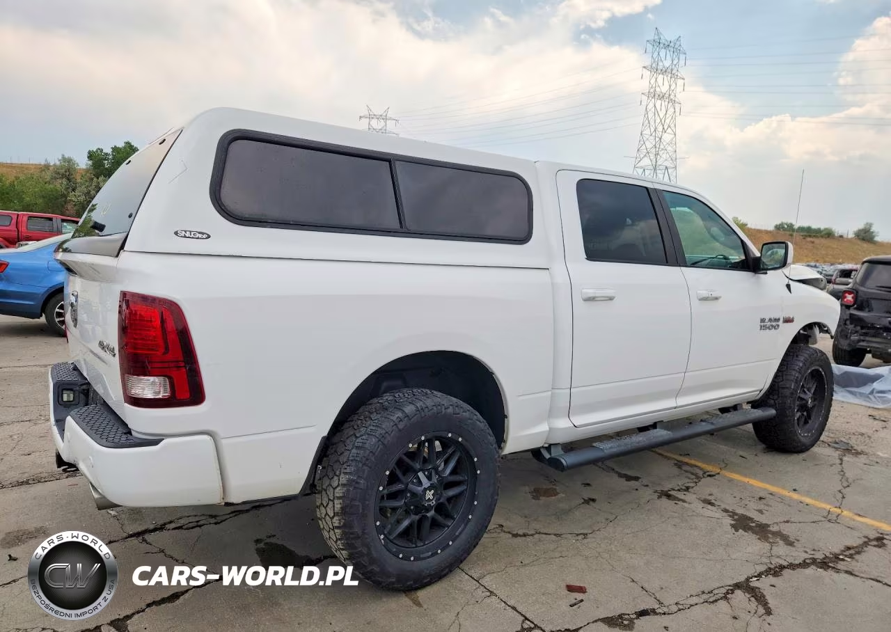 2018 Ram 1500 Sport VIN:1C6RR7MT6JS256697 - 3